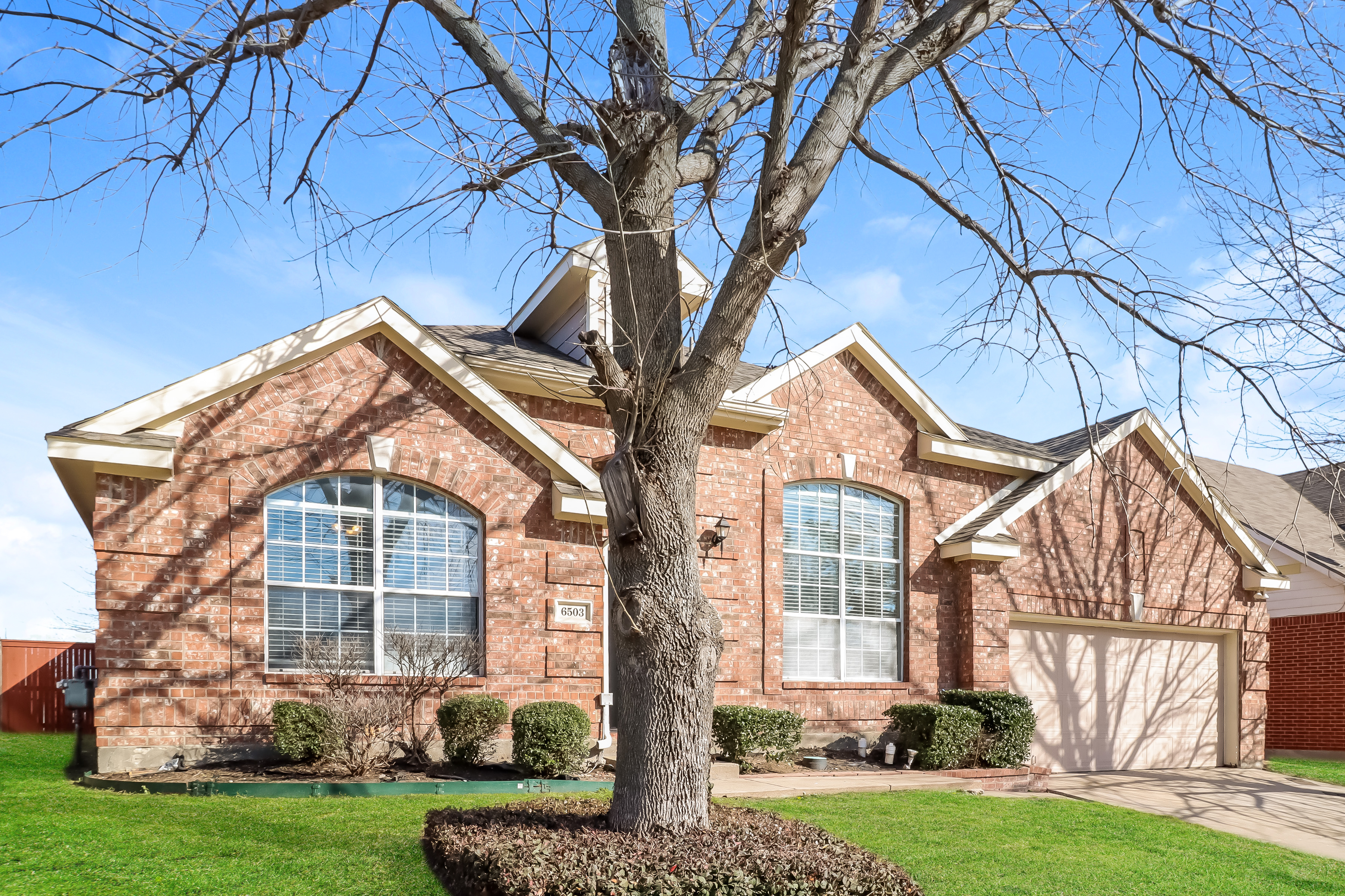 6503 Fairglen Dr Arlington, TX 76002